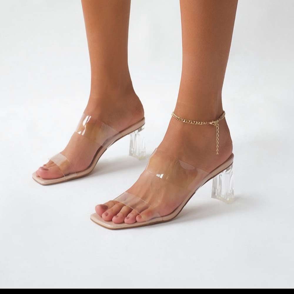 NWT BILLINI XENIA NUDE PATENT CLEAR HEELS